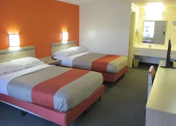 Travelodge by Wyndham Lansing hotel thumbnail 3