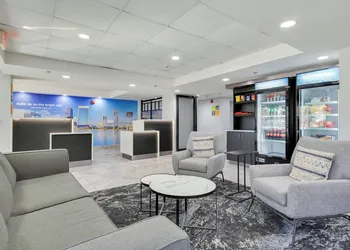 La Quinta Inn & Suites by Wyndham Jacksonville Mandarin hotel thumbnail 2