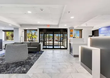 La Quinta Inn & Suites by Wyndham Jacksonville Mandarin hotel thumbnail 5