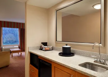 Hampton Inn & Suites Hartford/East Hartford hotel thumbnail 5