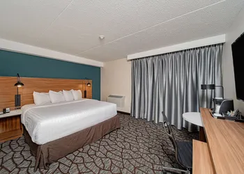 Wyndham Garden Niagara Falls Fallsview hotel thumbnail 5