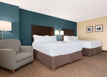Wyndham Garden Niagara Falls Fallsview hotel thumbnail 7