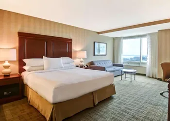 DoubleTree Fallsview Resort & Spa by Hilton Niagara Falls hotel thumbnail 8