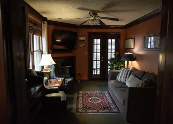 Williamsburg Sampler B & B hotel thumbnail 3