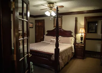Williamsburg Sampler B & B hotel thumbnail 5