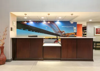La Quinta Inn & Suites by Wyndham Horn Lake / Southaven Area hotel thumbnail 2