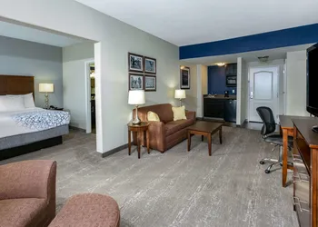 La Quinta Inn & Suites by Wyndham Horn Lake / Southaven Area hotel thumbnail 5