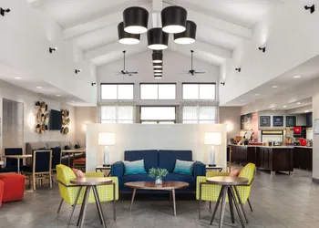 Hampton Inn & Suites El Paso-Airport hotel thumbnail 2