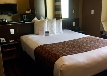 Microtel Inn & Suites by Wyndham Minot hotel thumbnail 5