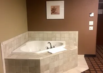 Microtel Inn & Suites by Wyndham Minot hotel thumbnail 7