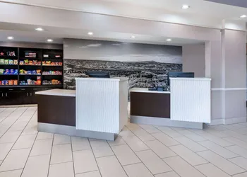 La Quinta Inn & Suites by Wyndham Roswell hotel thumbnail 2