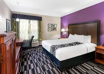 La Quinta Inn & Suites by Wyndham Roswell hotel thumbnail 4