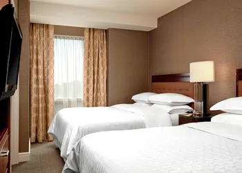 Sheraton Suites Calgary Eau Claire hotel thumbnail 4