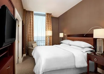 Sheraton Suites Calgary Eau Claire hotel thumbnail 5
