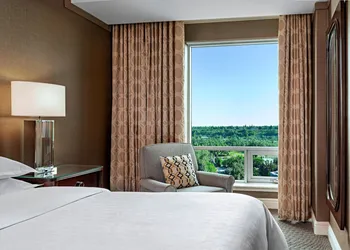 Sheraton Suites Calgary Eau Claire hotel thumbnail 6