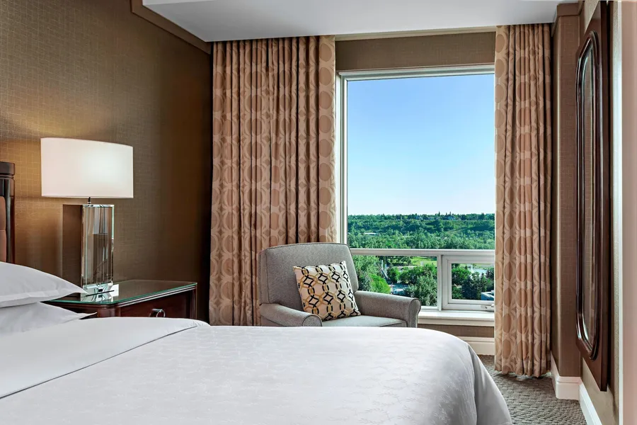 Sheraton Suites Calgary Eau Claire hotel detail image 6