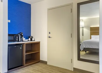 Holiday Inn Express Hotel & Suites Albuquerque Midtown by IHG hotel thumbnail 4