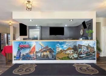 Ramada by Wyndham Kingman hotel thumbnail 2