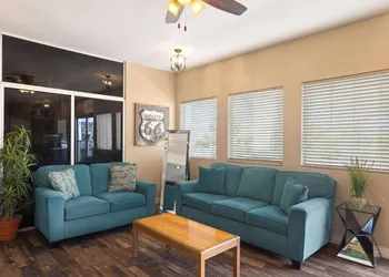 Ramada by Wyndham Kingman hotel thumbnail 3