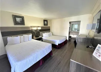 Ramada by Wyndham Kingman hotel thumbnail 4