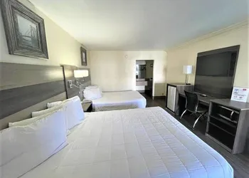 Ramada by Wyndham Kingman hotel thumbnail 5