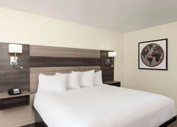 Ramada by Wyndham Kingman hotel thumbnail 7