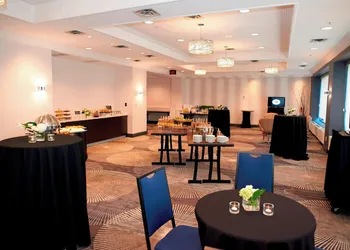 Courtyard by Marriott Downtown Toronto hotel thumbnail 4