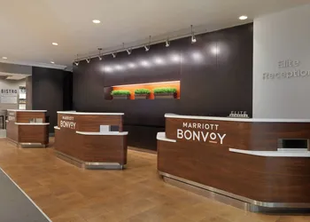 Courtyard by Marriott Downtown Toronto hotel thumbnail 8
