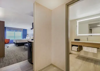 Holiday Inn Express Hotel & Suites Buffalo-Airport by IHG hotel thumbnail 6