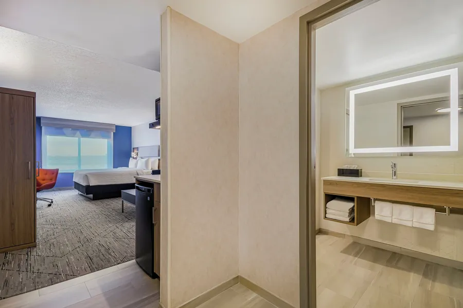 Holiday Inn Express Hotel & Suites Buffalo-Airport by IHG hotel detail image 6