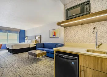 Holiday Inn Express Hotel & Suites Buffalo-Airport by IHG hotel thumbnail 8