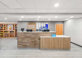 Hampton Inn & Suites Charlotte Airport hotel thumbnail 5