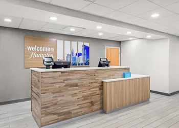 Hampton Inn & Suites Charlotte Airport hotel thumbnail 7