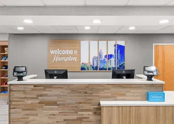 Hampton Inn & Suites Charlotte Airport hotel thumbnail 8