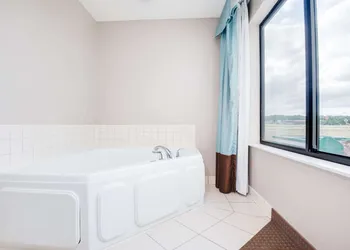 Wingate by Wyndham Gillette hotel thumbnail 3
