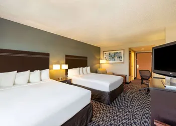 Wingate by Wyndham Gillette hotel thumbnail 7