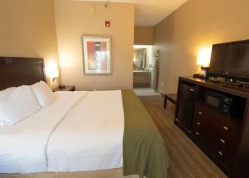 Baymont by Wyndham Crestview hotel thumbnail 5