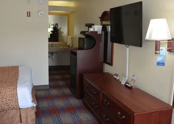 Travelodge by Wyndham Montgomery East hotel thumbnail 6