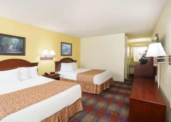 Travelodge by Wyndham Montgomery East hotel thumbnail 7
