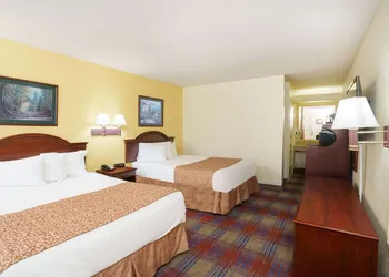 Travelodge by Wyndham Montgomery East hotel thumbnail 7