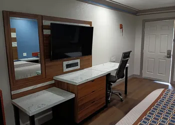 Americas Best Value Inn & Suites Alvin Houston hotel thumbnail 6