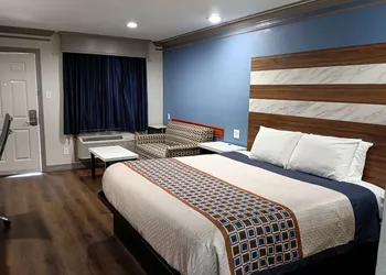 Americas Best Value Inn & Suites Alvin Houston hotel thumbnail 8
