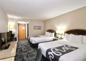 La Quinta Inn & Suites by Wyndham Springfield South hotel thumbnail 2