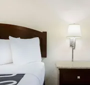 La Quinta Inn & Suites by Wyndham Springfield South hotel detail image 4