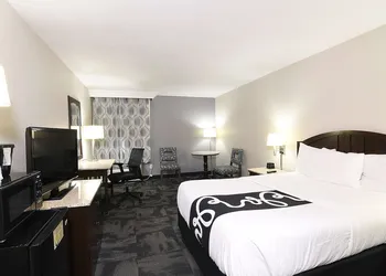 La Quinta Inn & Suites by Wyndham Springfield South hotel thumbnail 6