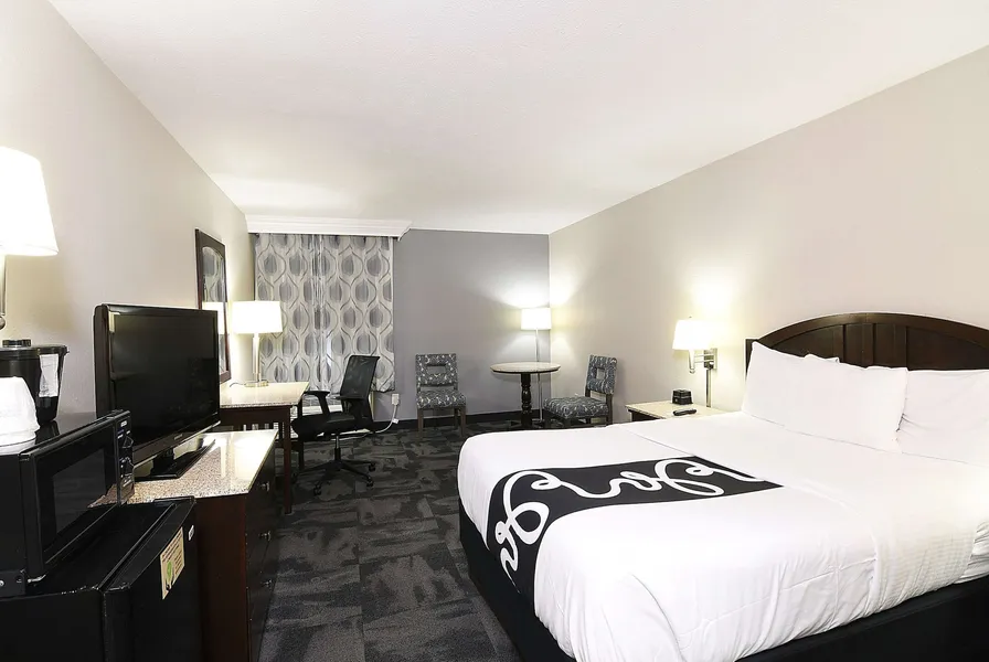La Quinta Inn & Suites by Wyndham Springfield South hotel detail image 6