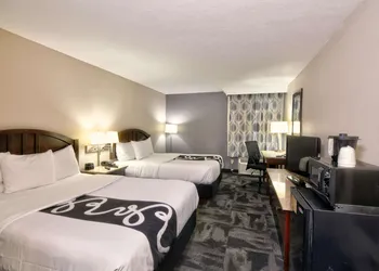 La Quinta Inn & Suites by Wyndham Springfield South hotel thumbnail 8