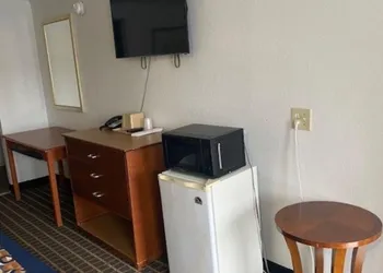 712 Inn hotel thumbnail 2