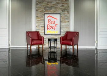 Red Roof PLUS+ Woodbridge - Carteret hotel thumbnail 4
