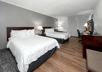 Red Roof PLUS+ Woodbridge - Carteret hotel thumbnail 6